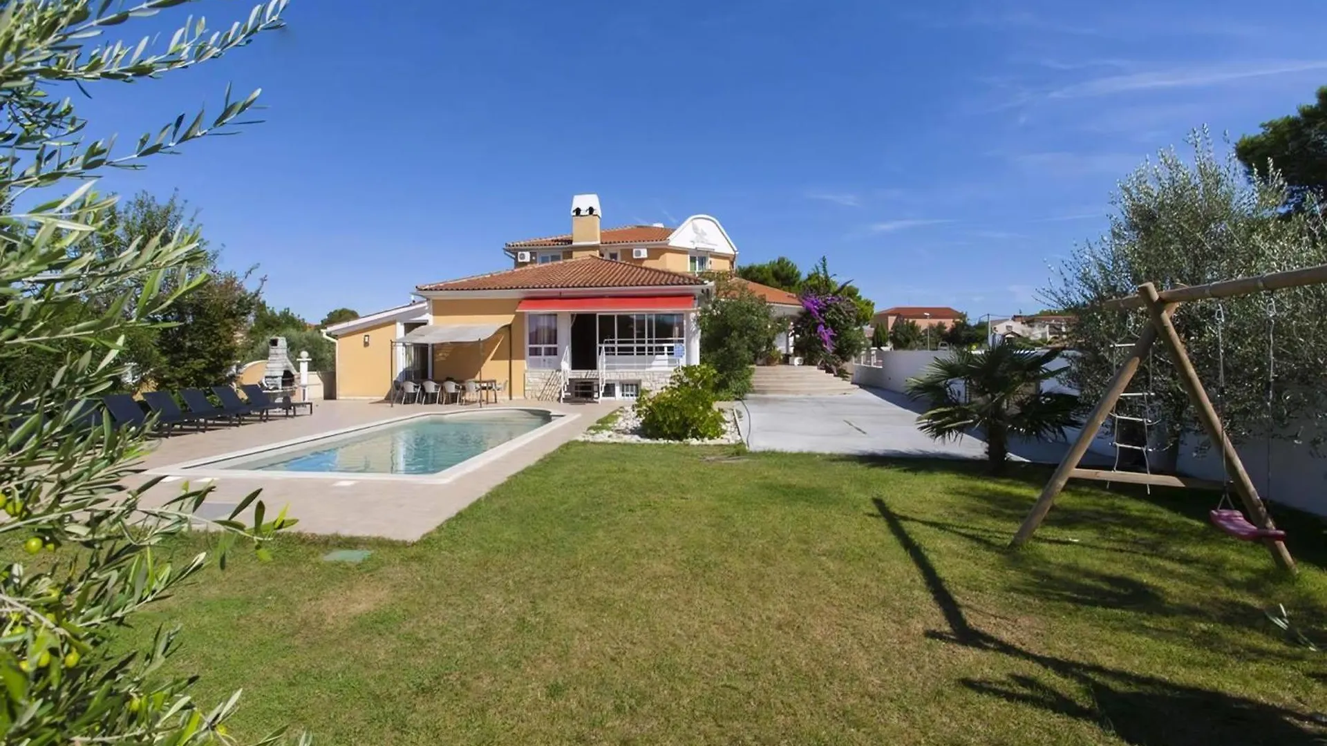 Villa Mit Garten Und Pool Fuer Die Ganze Familie 포메르