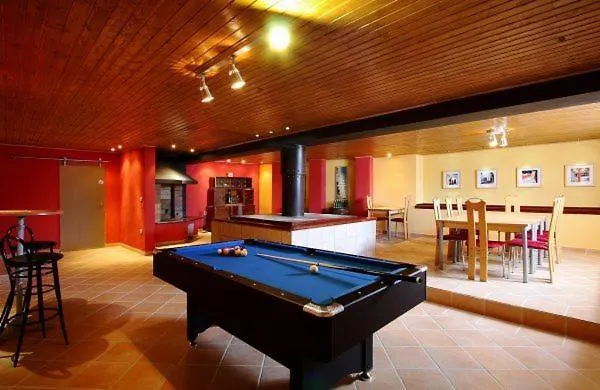Villa Mit Garten Und Pool Fuer Die Ganze Familie Pomer Holiday home