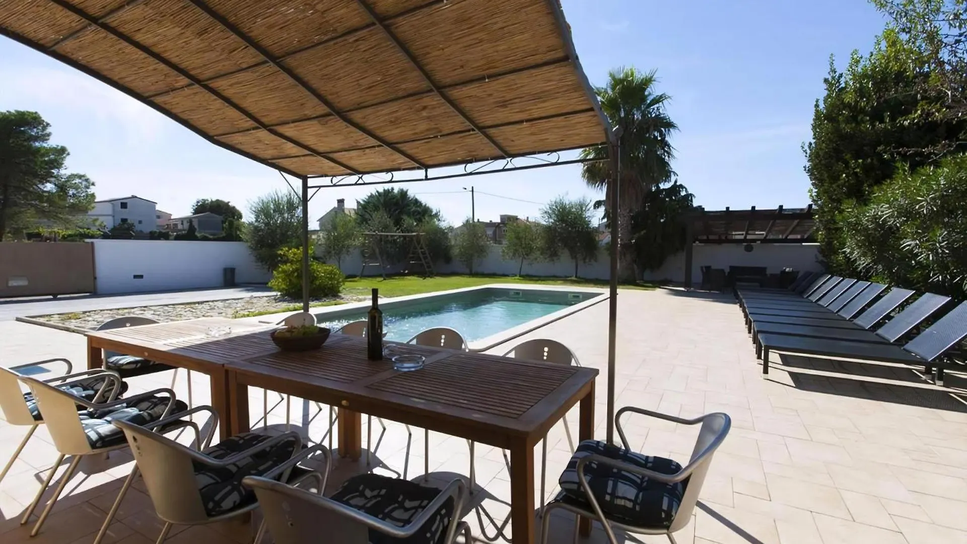 Villa Mit Garten Und Pool Fuer Die Ganze Familie Pomer 0*,