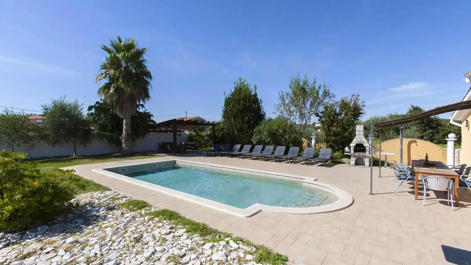 Villa Mit Garten Und Pool Fuer Die Ganze Familie Pomer Holiday home