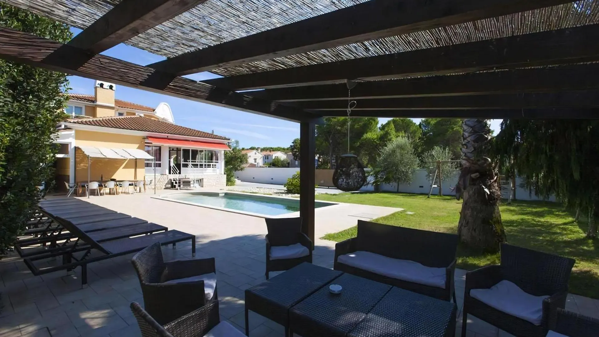 Villa Mit Garten Und Pool Fuer Die Ganze Familie Pomer Holiday home